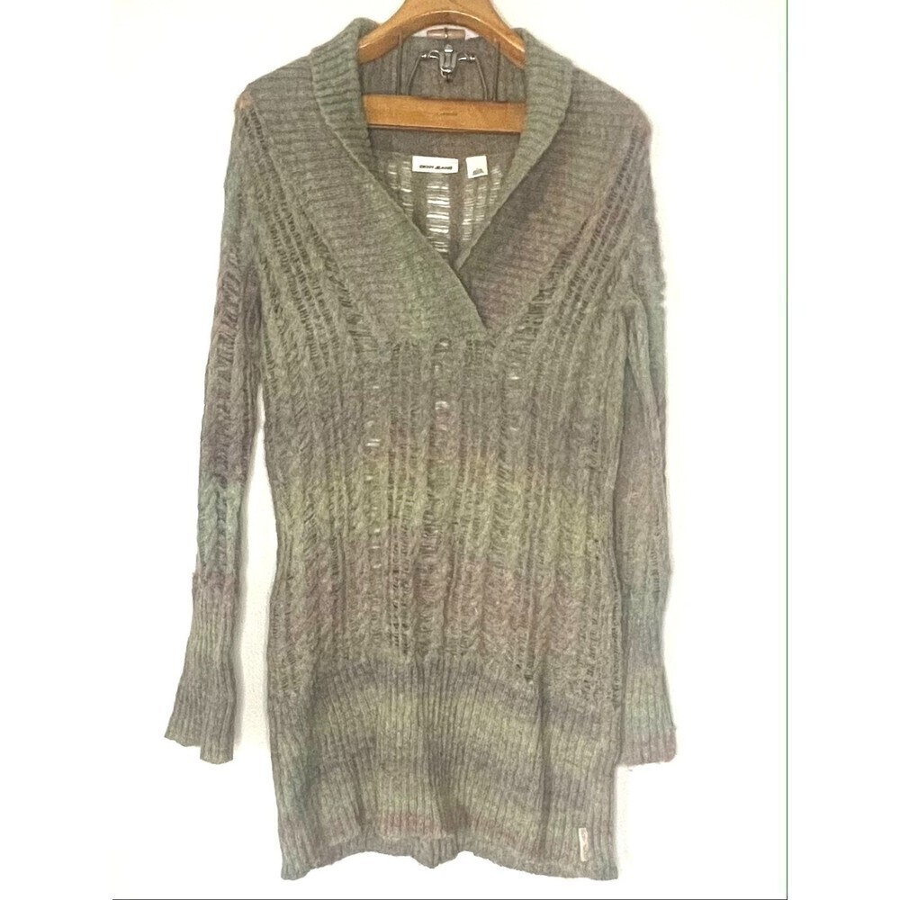 Women's DKNY V NECK SWEATER SIZE: M